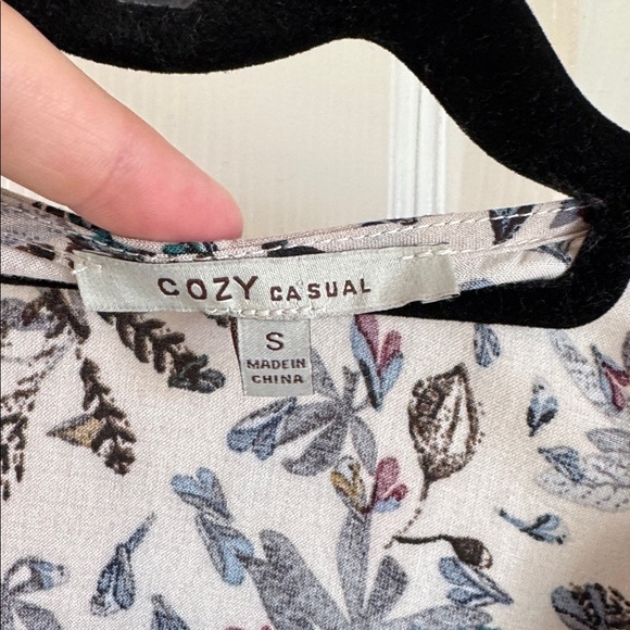 Cozy Casual Leaf Print V-Neck Mini Dress - Picture 4 of 8